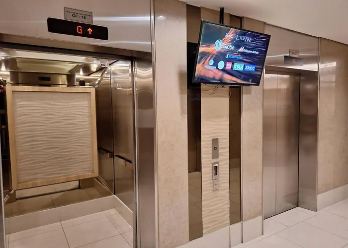 Apartment Staycation At Shell Residences In Moa Complex