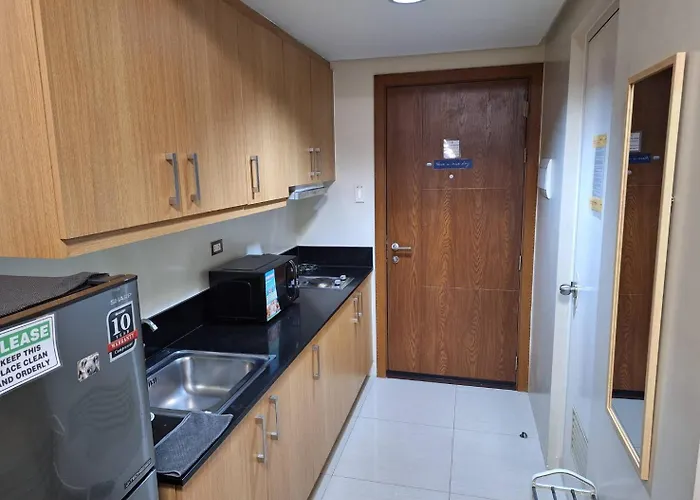 Apartment Staycation At Shell Residences In Moa Complex